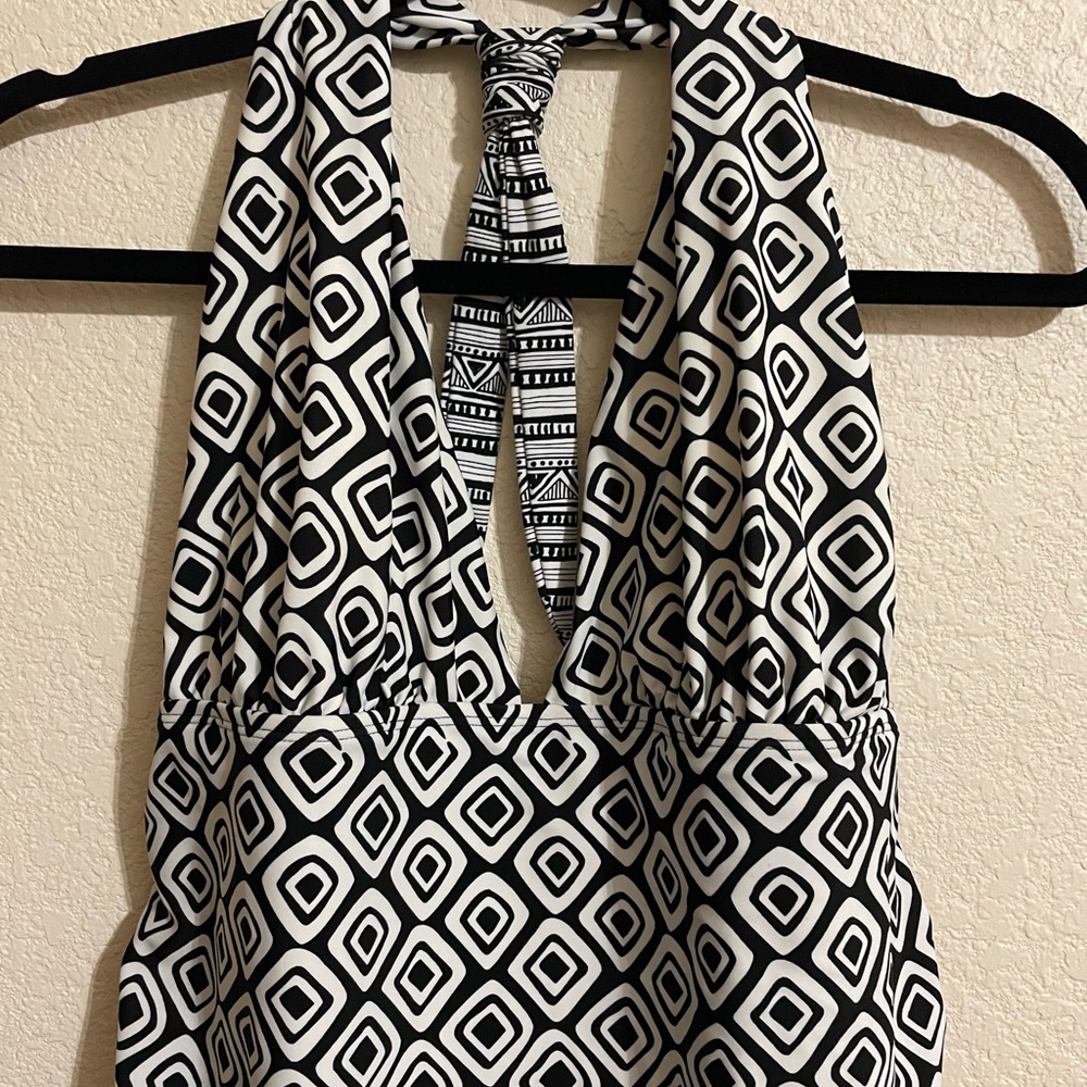 Old Navy Swim wear with ruched sides XL
